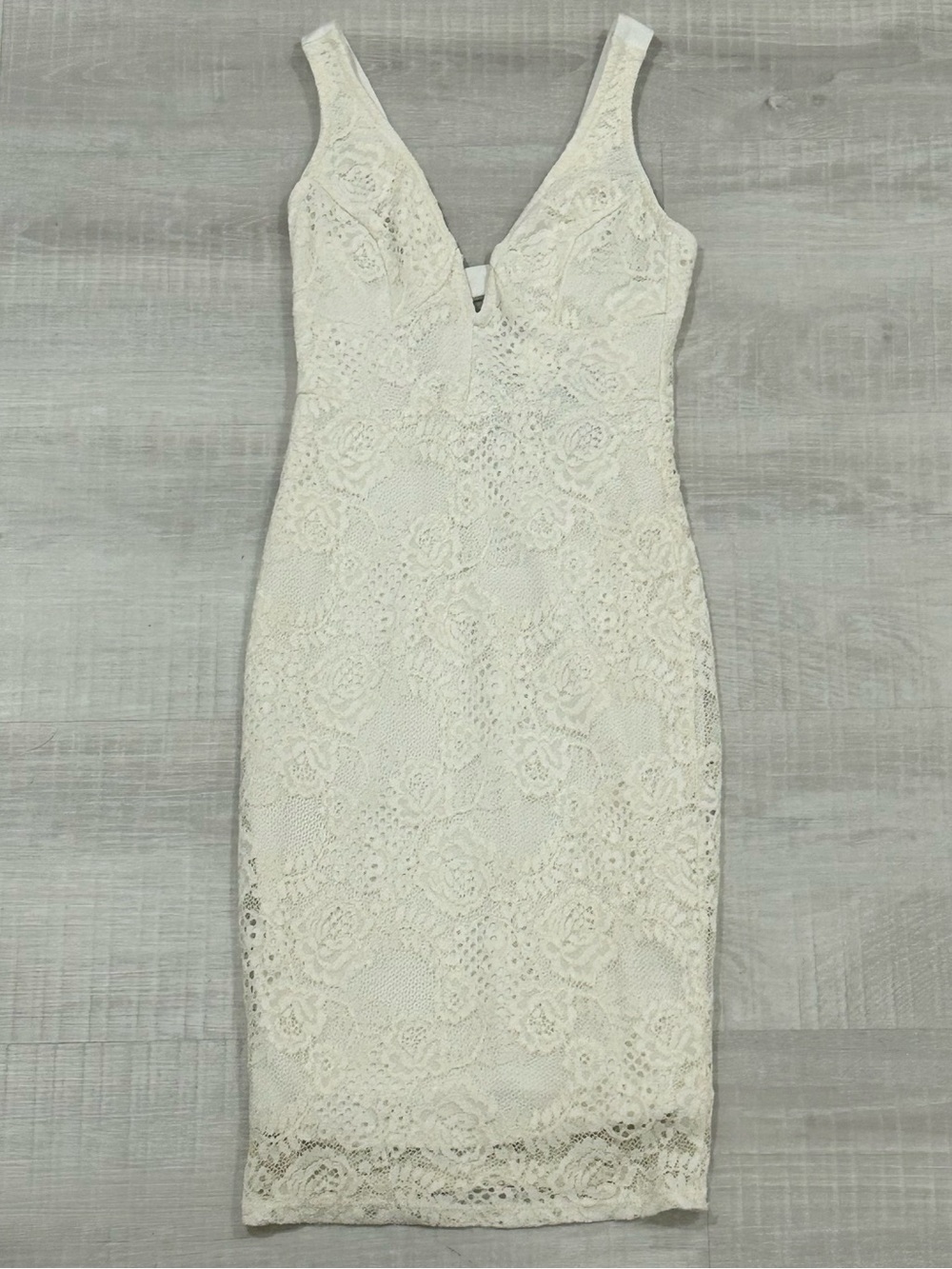 Material Girl Cream Lined Floral Lace V-Neck Bodycon Style Dress Size XS